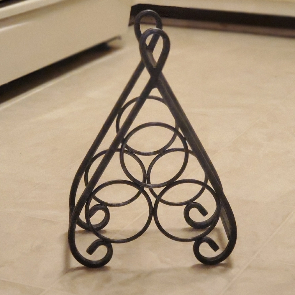 Metal wine rack